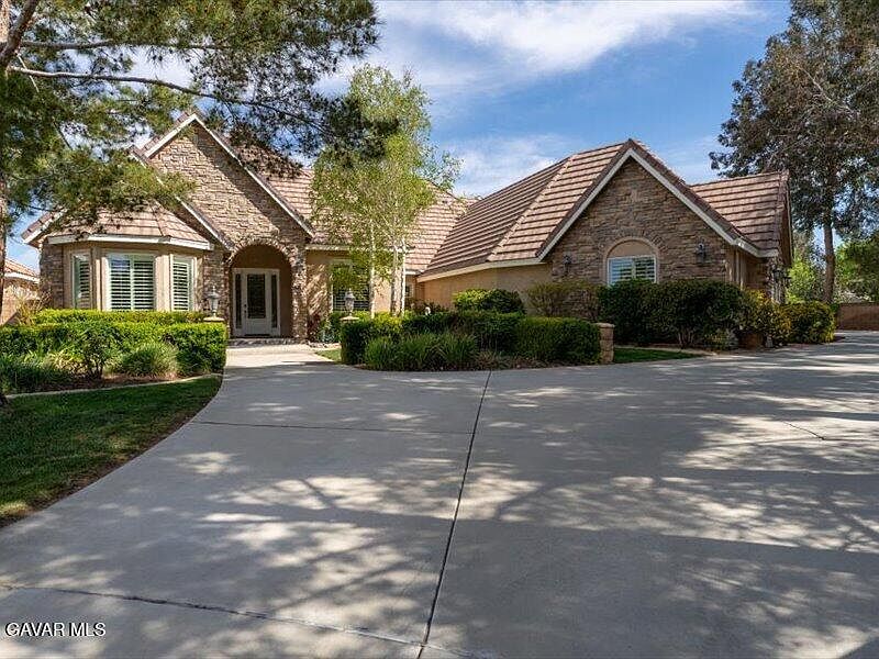 1st image of 4107 Paddock Way