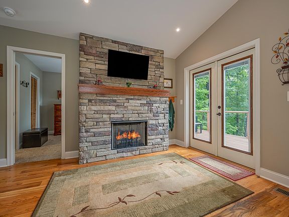 4th image of 1655 W Lakeshore Dr