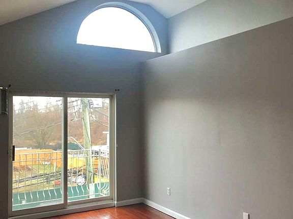 3rd image of 15511 78th St Floor 3