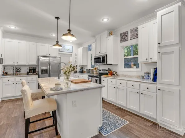 211 Wild Daisy Lane, Beech Mountain, NC 28604
