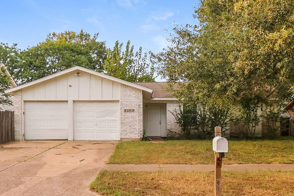 3 bed, 2.0 bath, 1282 sqft, $2,435 — Photo 1
