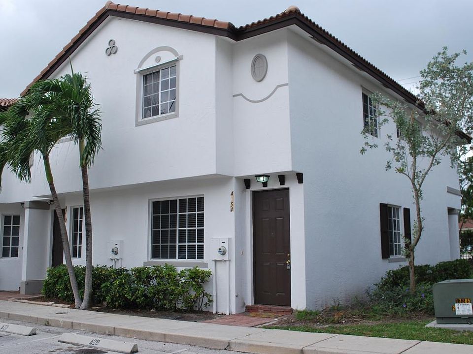 2 level Newer Townhouse