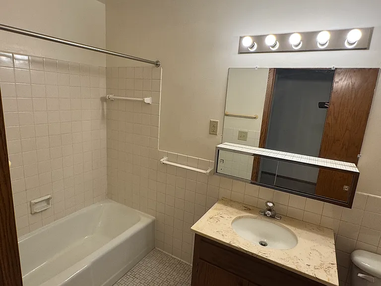 3308 E 38th St #4 — Photo 8