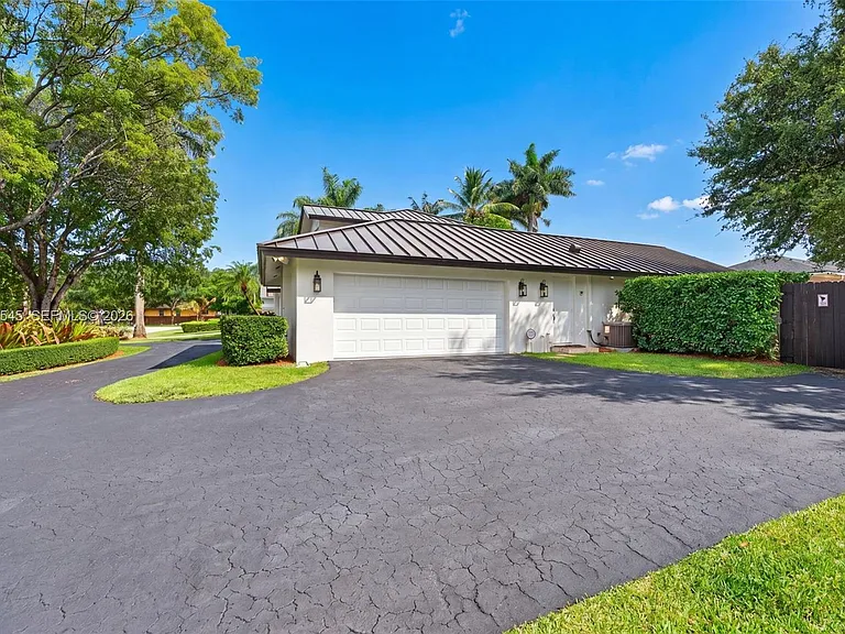 8224 SW 178th Ter — Photo 5