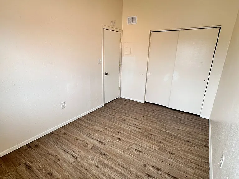 Flora Vista — Photo 13