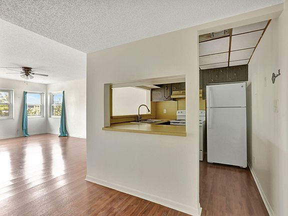 5th image of 615 NE 12th Avenue #202