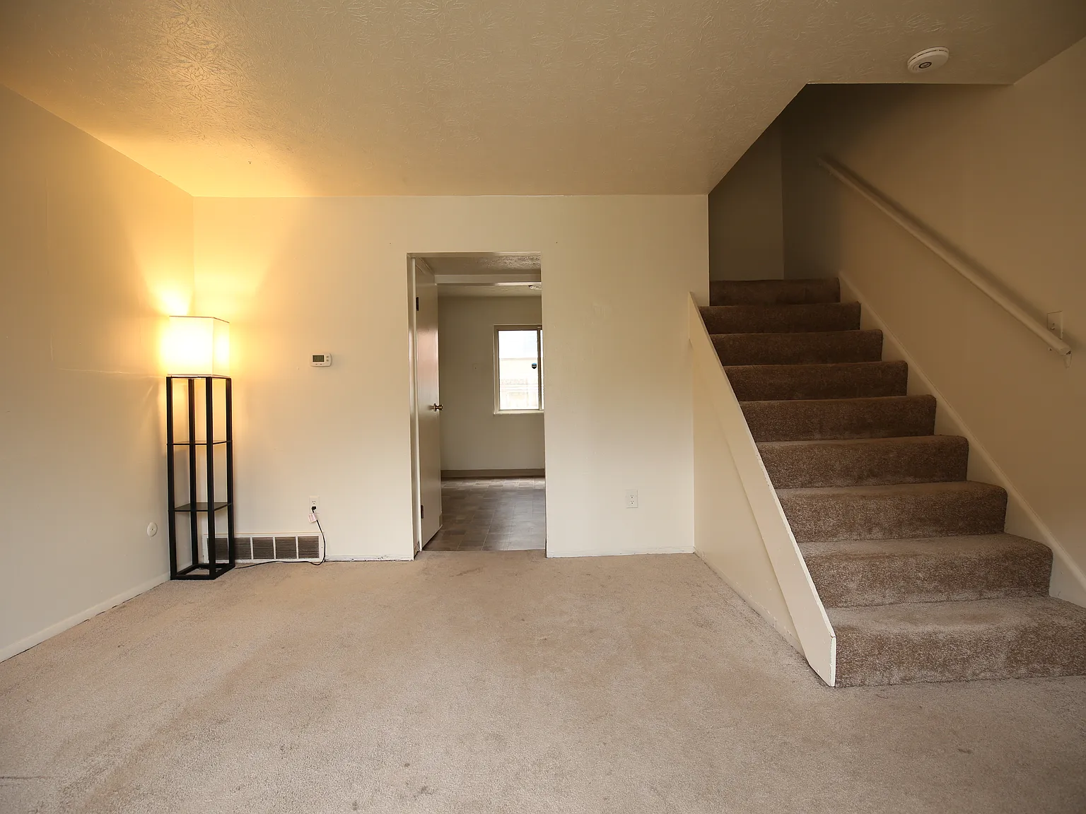 2 bed, $950 — Photo 1