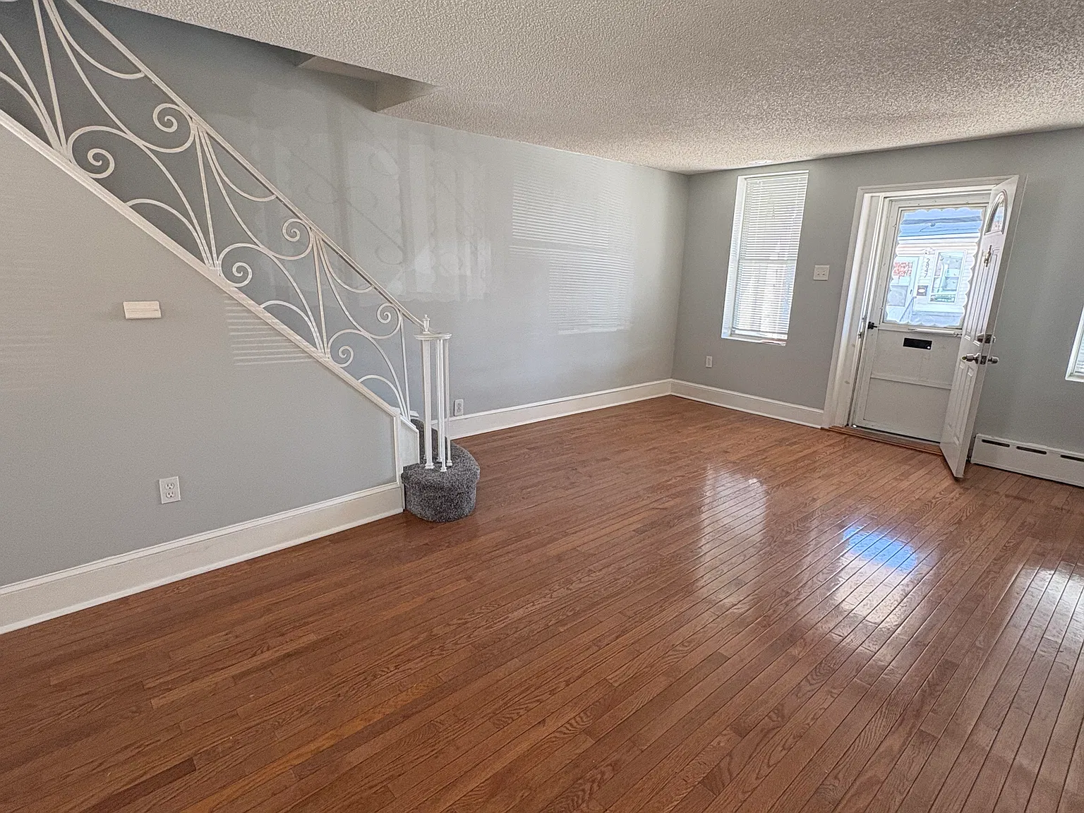2 bed, 900 sqft, $1,850 — Photo 2