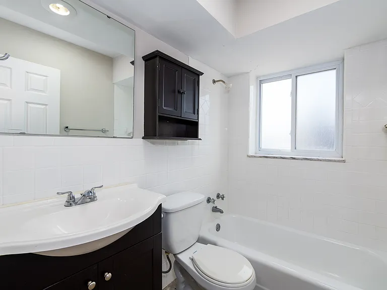 7215 Southwest Ave #110AE — Photo 5