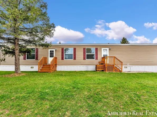 7289 Old Hickory Dr NE, Belmont, MI 49306