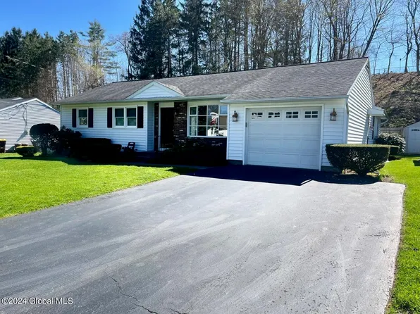 15 Woodside Court, Wynantskill, NY 12198
