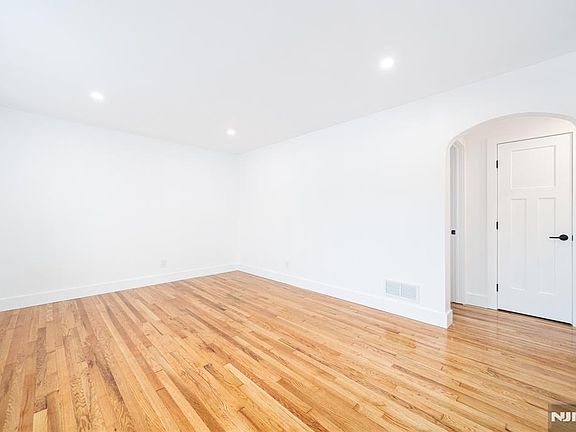 3rd image of 21 Mary Street