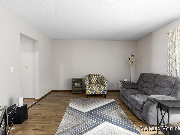 4th image of 1360 W Norton Ave #10