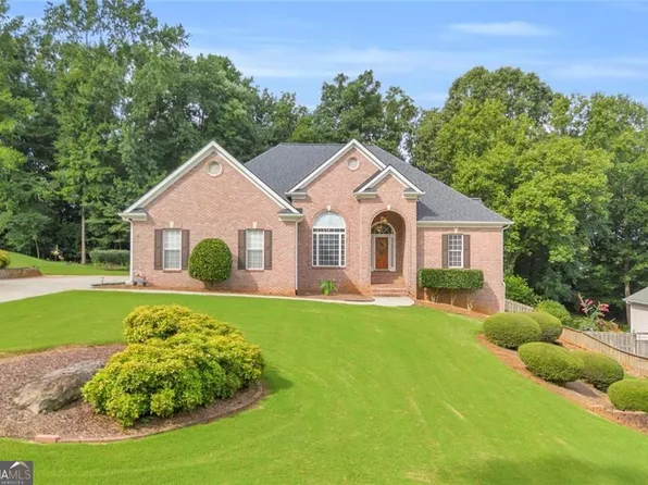 1390 Beringer Dr, Hoschton, GA 30548