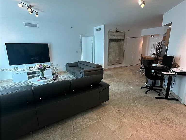 350 S Miami Ave #2302 — Photo 27