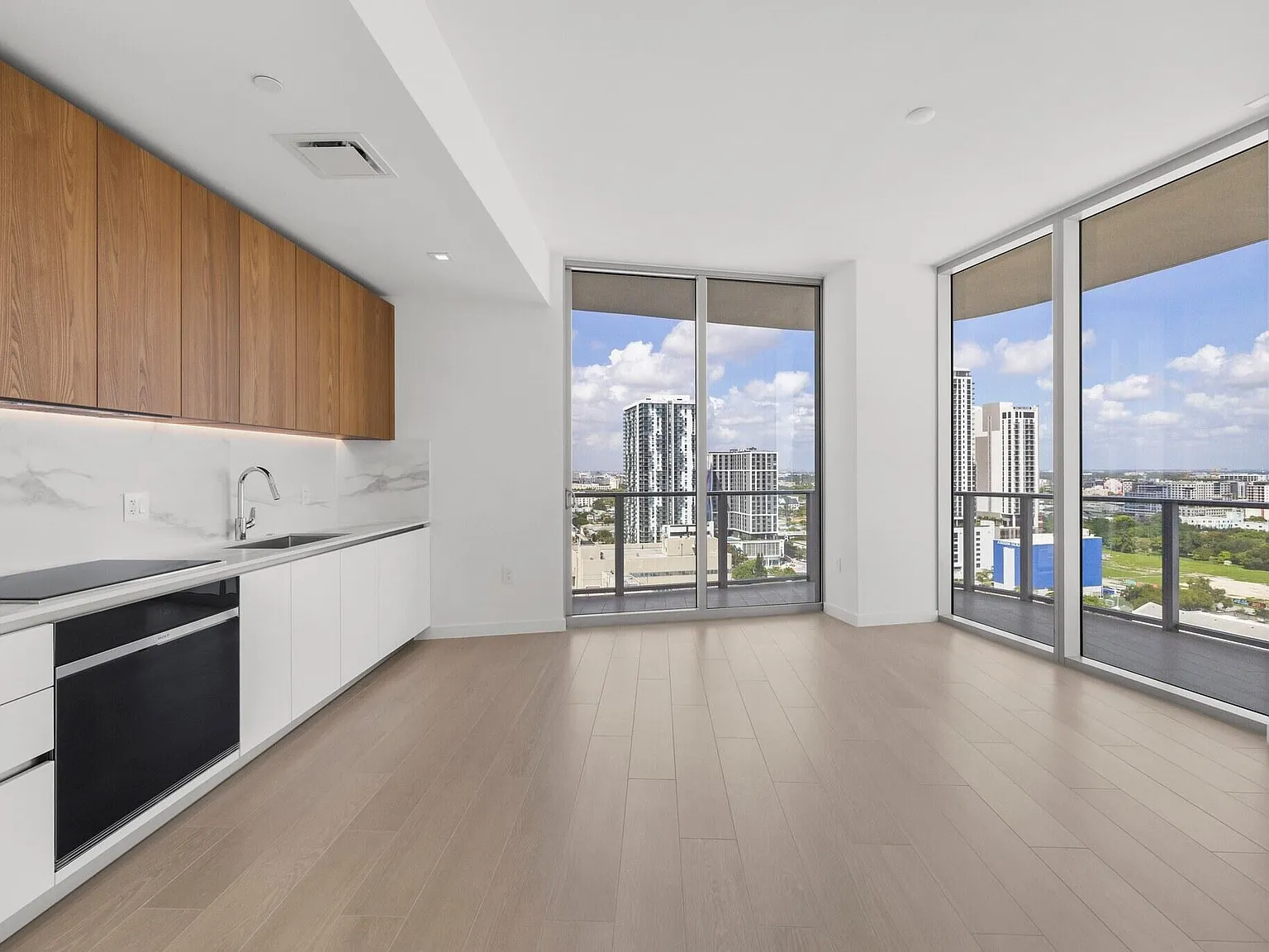 1 bed, 1.0 bath, 711 sqft, $4,800 — Photo 2