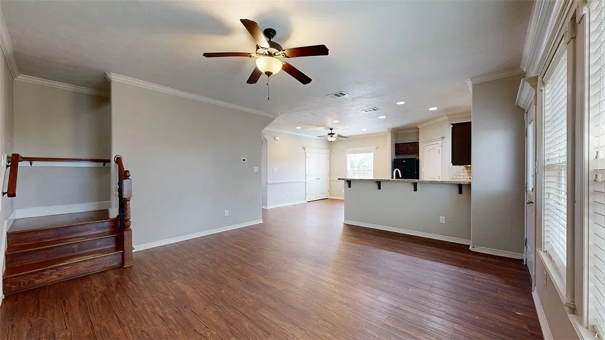 5 bed, 4.5 bath, 2073 sqft, $3,350 — Photo 3