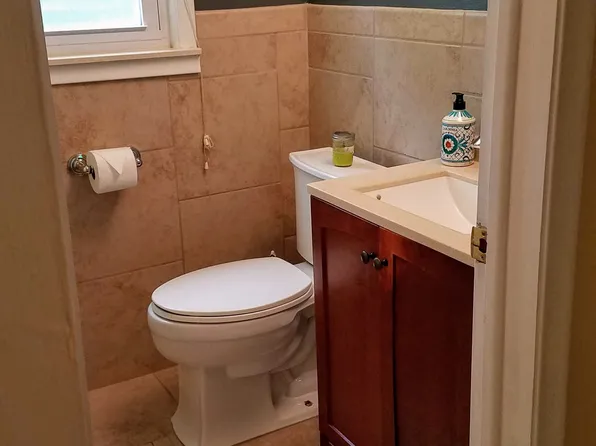 245 Perry St, Lake Orion, MI 48362