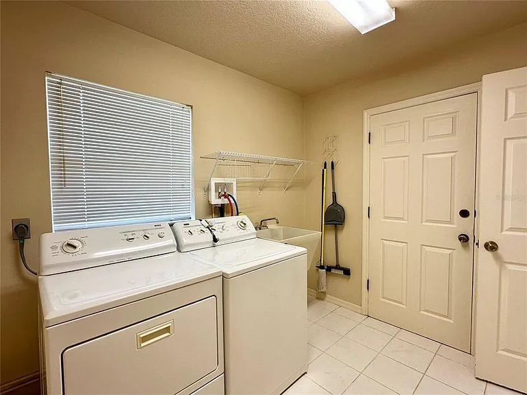 5024 Southern Pine Cir — Photo 67