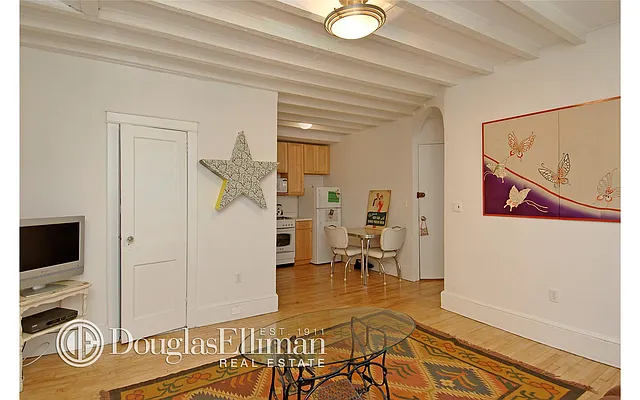 Rented by Douglas Elliman | media 14