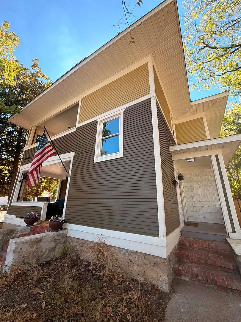 204 N Sergeant — Photo 1