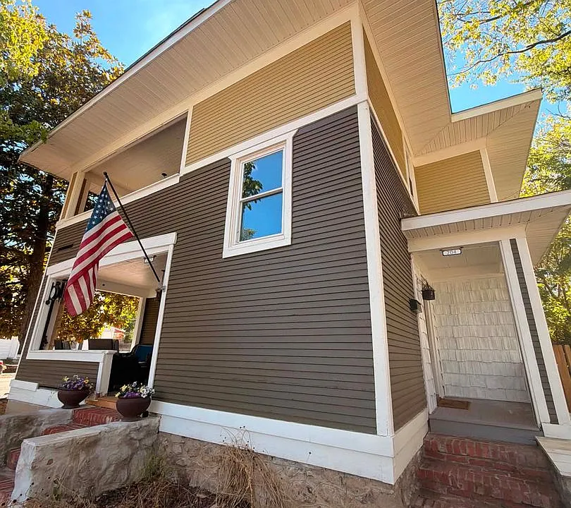 204 N Sergeant Ave