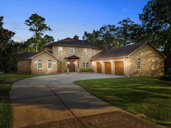 713 Bayou Crest Dr, Dickinson, TX 77539