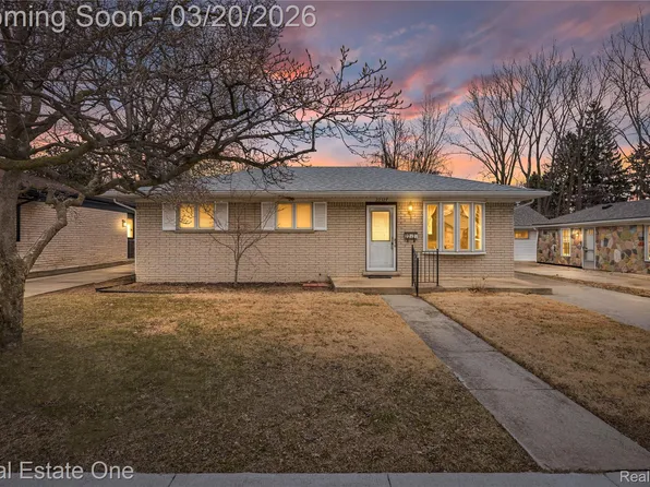 22327 Gordon Rd, Saint Clair Shores, MI 48081