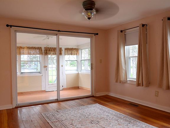 4th image of 18 Manning Hill Rd APT B