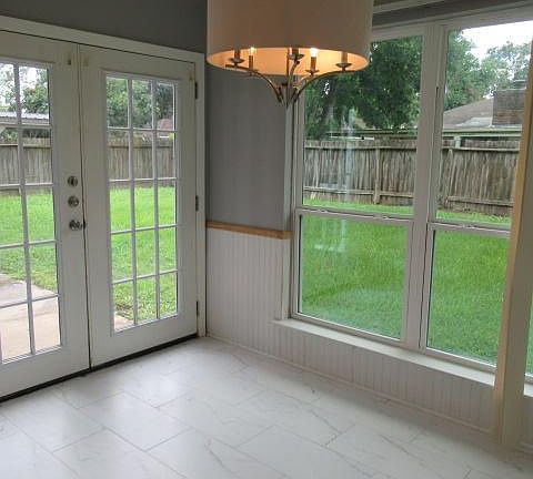 Breakfast area looking to back yard