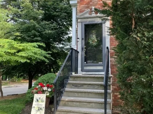 142 Sapphire Ln, Franklin Twp., NJ 08823