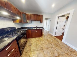 44 Fenton St FLOOR 2, Dorchester, MA 02122