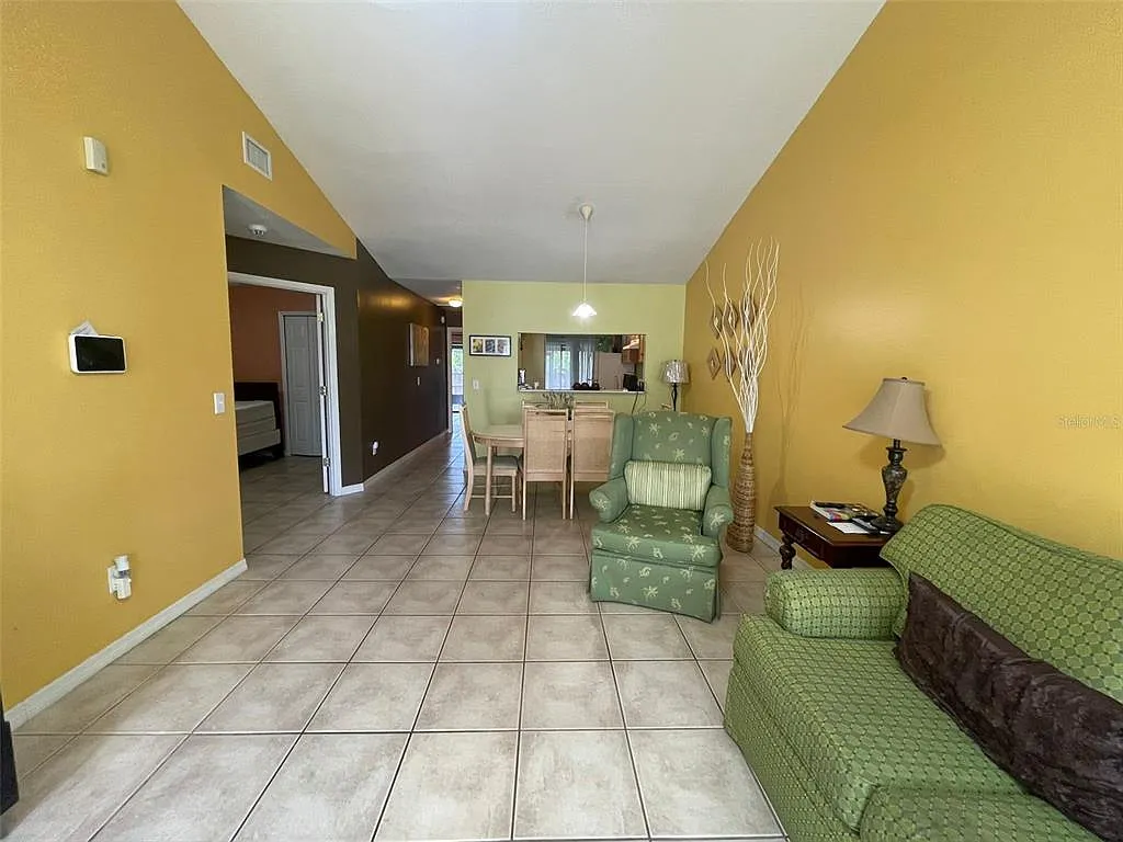 3 bed, 2.0 bath, 1250 sqft, $2,000 — Photo 2