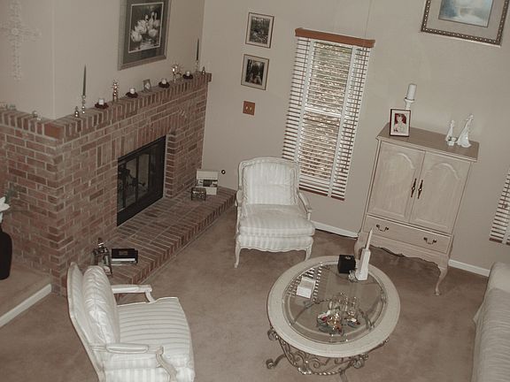 Gas fireplace!