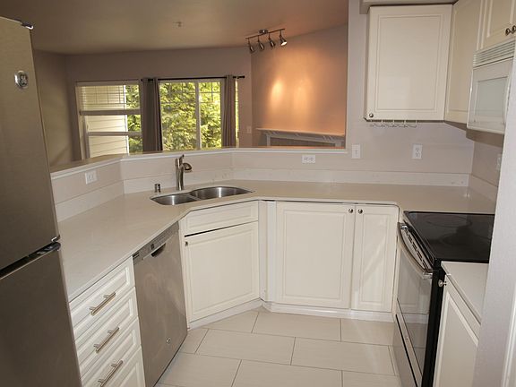 4th image of 18501 SE Newport Way Unit L148