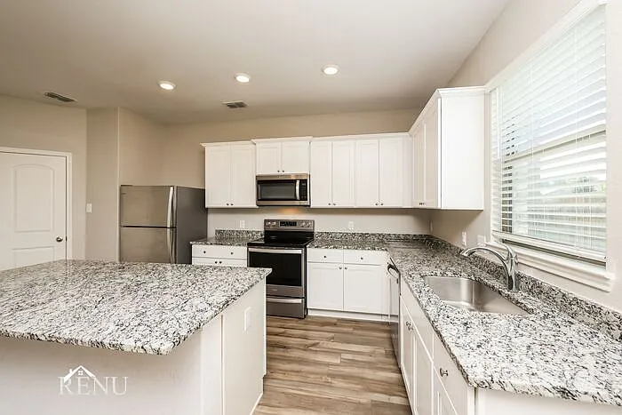3 bed, 2.5 bath, 1707 sqft, $1,990 — Photo 4