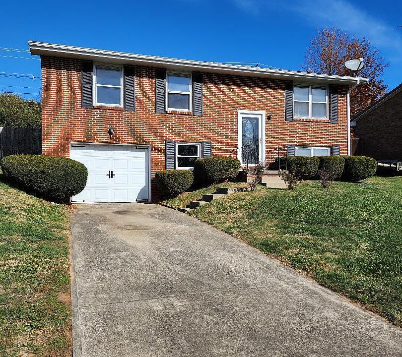 1st image of 904 Shoemoore Dr