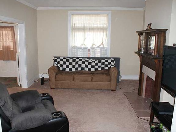 5th image of 610 Woodbourne Ave