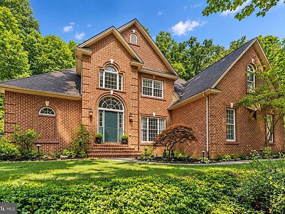 2nd image of 661 Hunters Ln