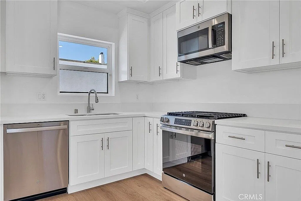 2 bed, 1000 sqft, $3,600 — Photo 4