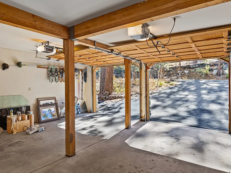 724 Conifer — Photo 31