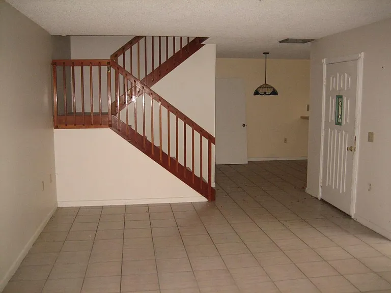 131 Heritage Way — Photo 2