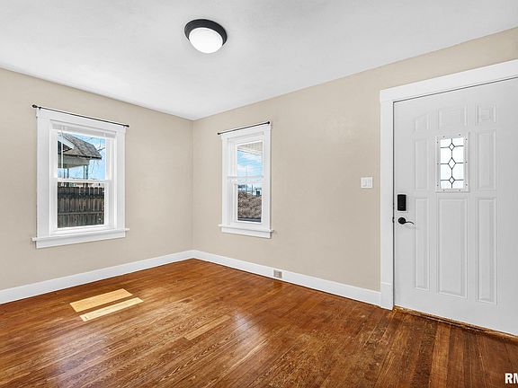 4th image of 806 S 3rd St