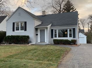 935 N Mitchell Ave, Arlington Heights, IL 60004