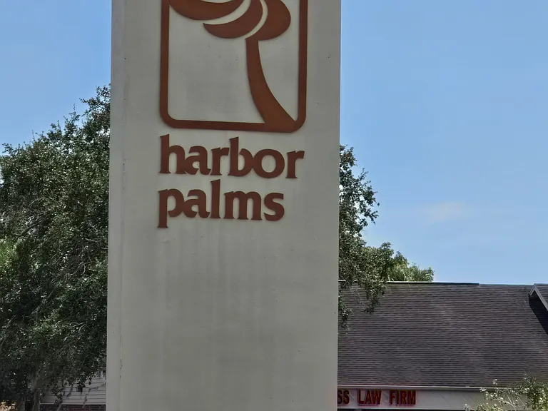 1706 Azalea Ct — Photo 1