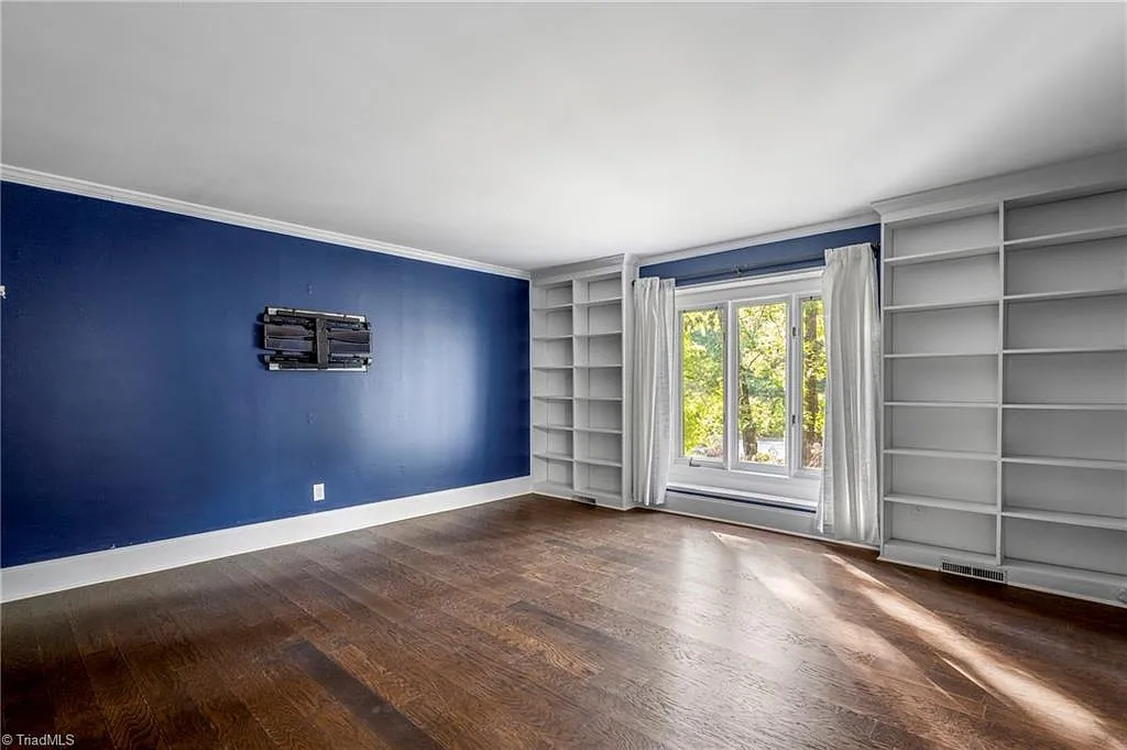 4 bed, 2.5 bath, $2,600 — Photo 3