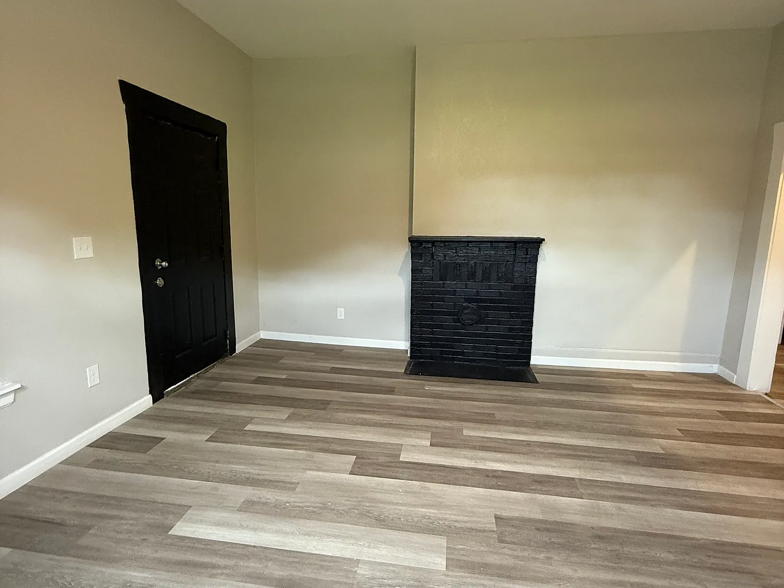 3 bed, 1088 sqft, $900 — Photo 2
