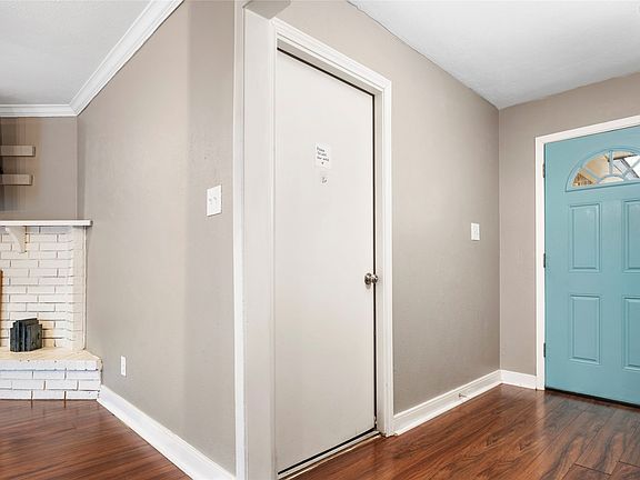 3rd image of 906 Rolling Ridge Dr