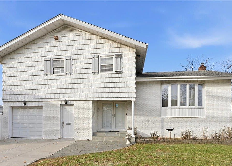 1st image of 504 Cedarwood Drive