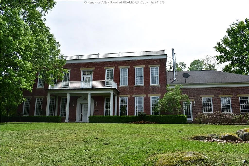 1025 College Cir photo 1